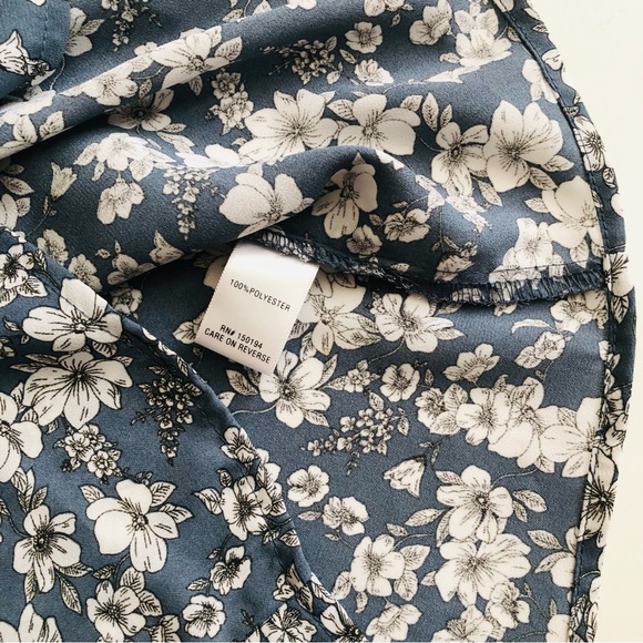 Lulus Floral Blue Mock Neck Blouse Cap Sleeve S - Picture 3 of 4